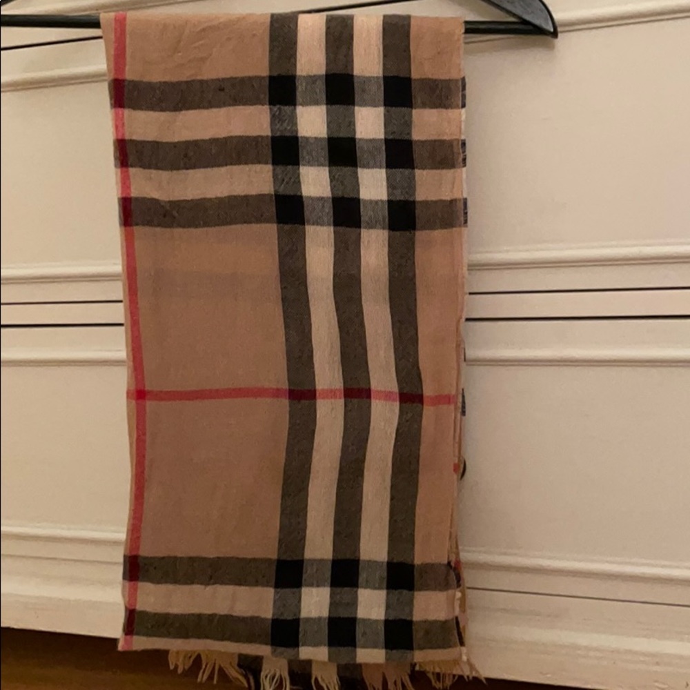 Authentic light weight check Burberry scarf